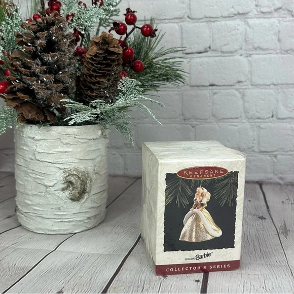 Vintage holiday Barbie hallmark Keepsake Ornament 1995 collector's series - Picture 1 of 5